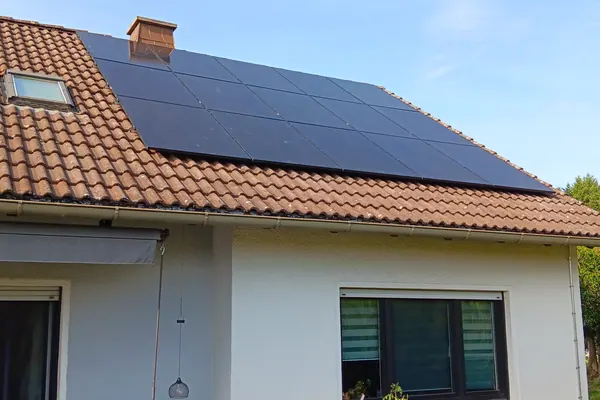 Ziegel-Schrägdach — eigenes Baustellenfoto Elektrotechnik Barthel